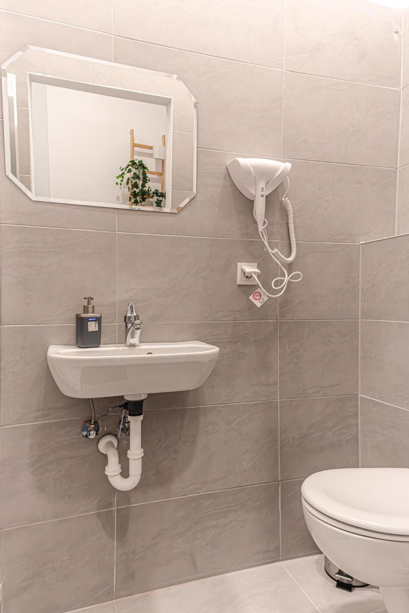 Stylish Studio Apartment Wiener Stadthalle Esterno foto